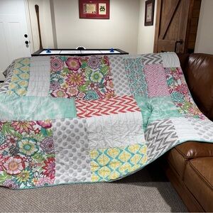 Pottery Barn Teen Mint and White Bedding